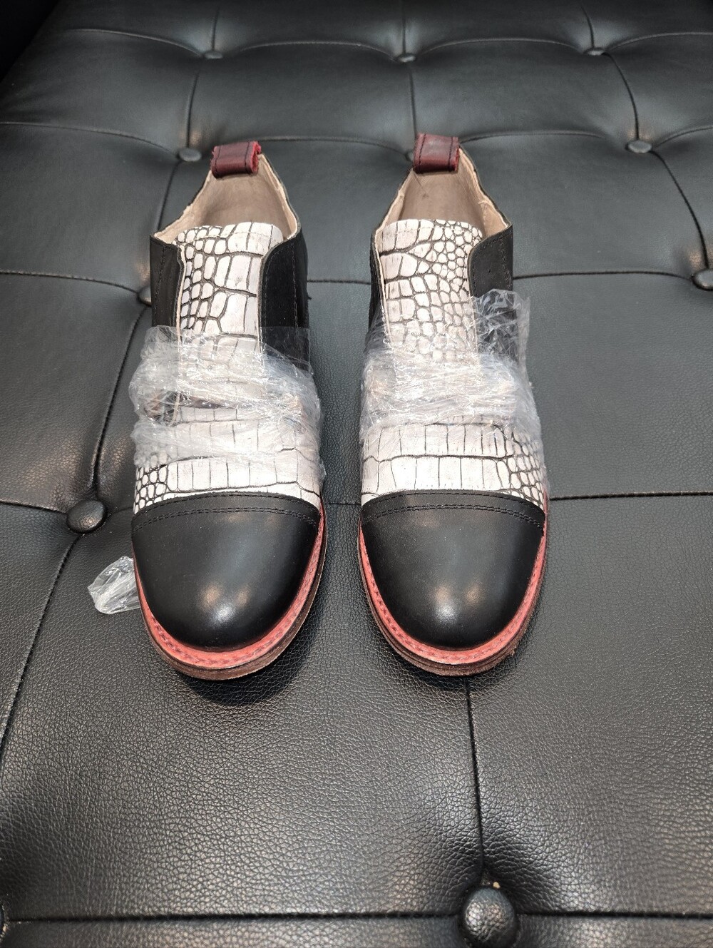 Women'sBlack and White Croc-Pattern Slip-On Shoes with Red Trim
